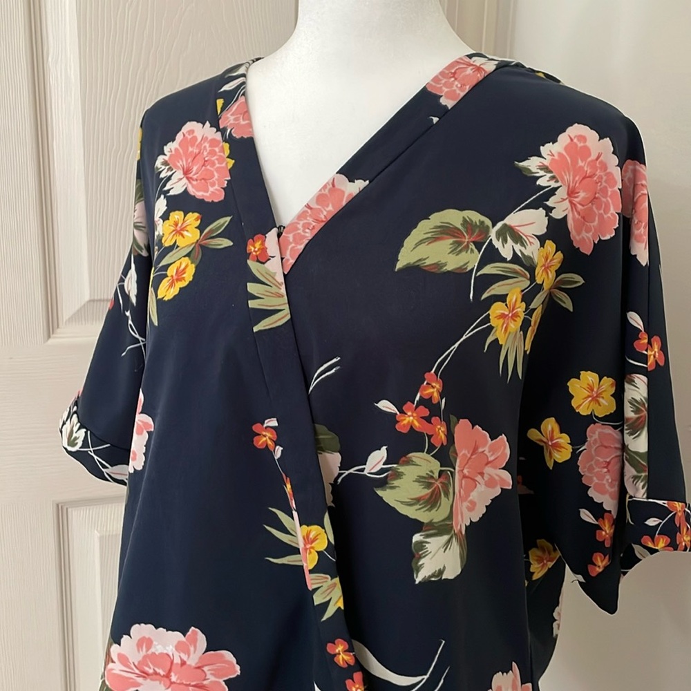 Est 1946 Waist Length Blouse Floral Print Short Sleeves V Neck Sz XL